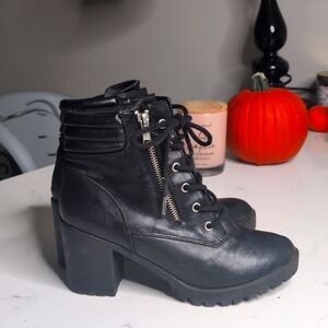 Beautiful Fall Size 6.5 Boots